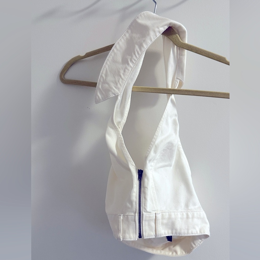 White collared zip up crop top